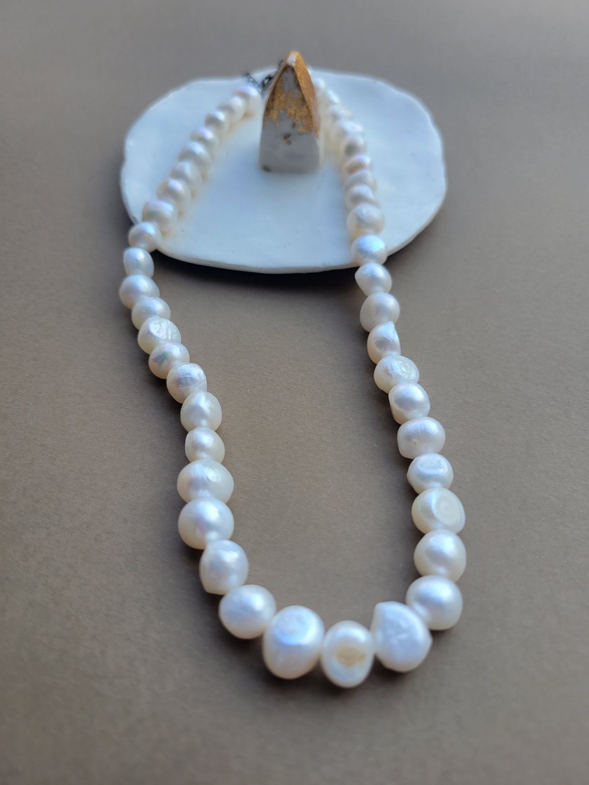 M04-White Gold Emerald and Diamond Necklace - Image 2